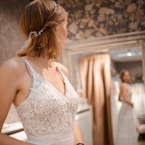 Boho & Bloom bride looking in mirror